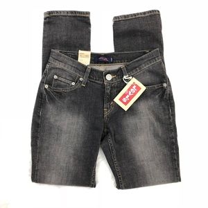 NWT Juniors curvy cut 528 jeans